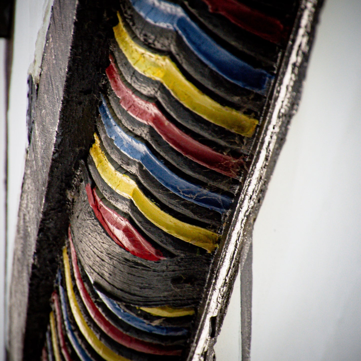 Halle (Westfalen) – Bunt gefasstes Fachwerkdetail in Nahaufnahme