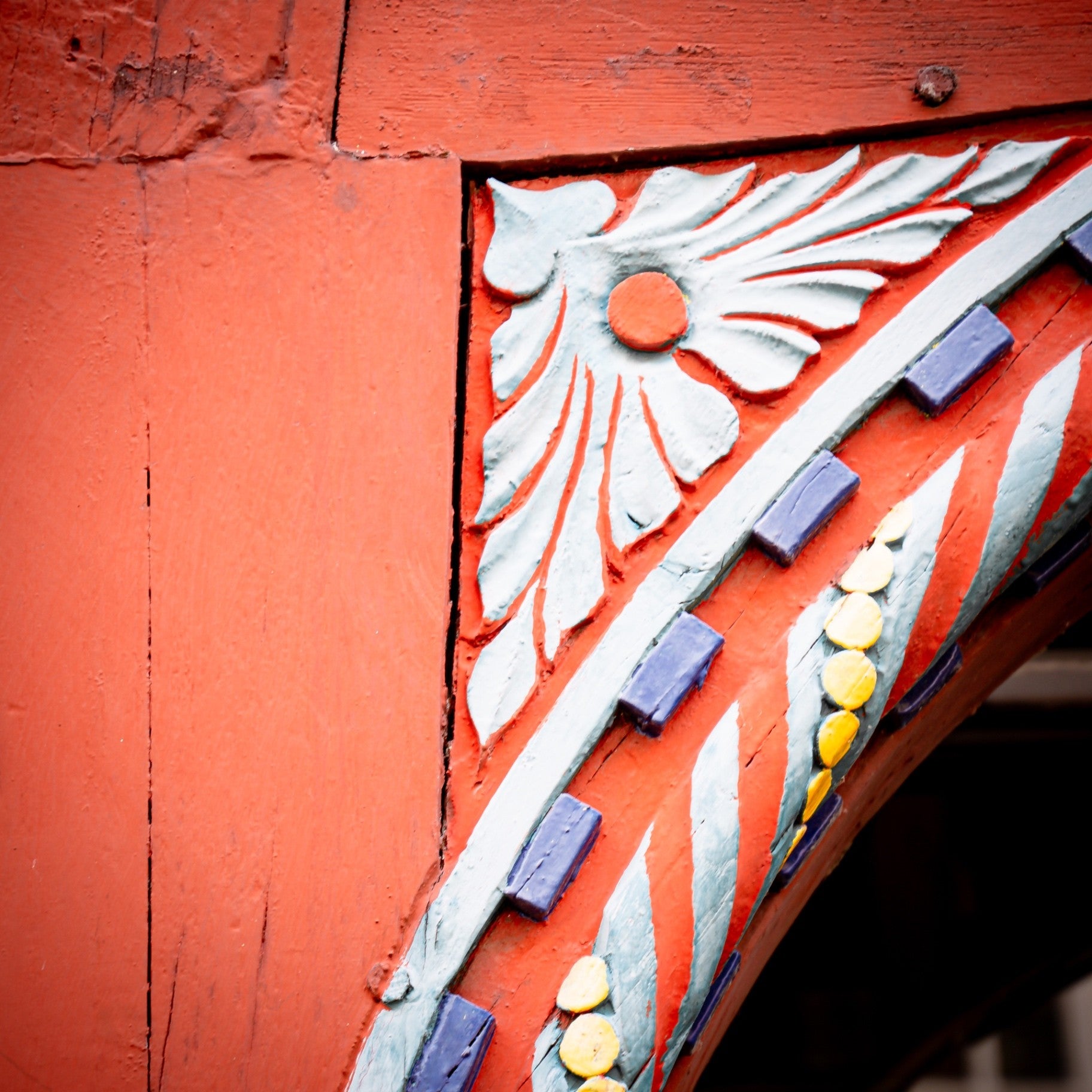 Fachwerk-Ornament Rot Blau