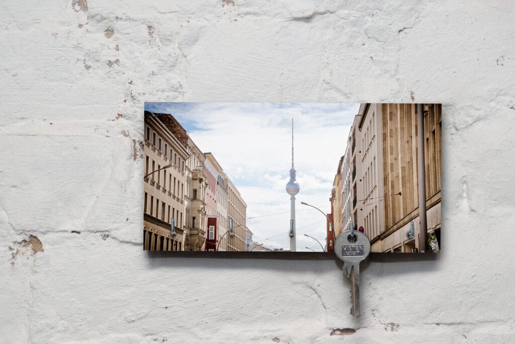 Schlüsselbrett Berlin Häuserschlucht