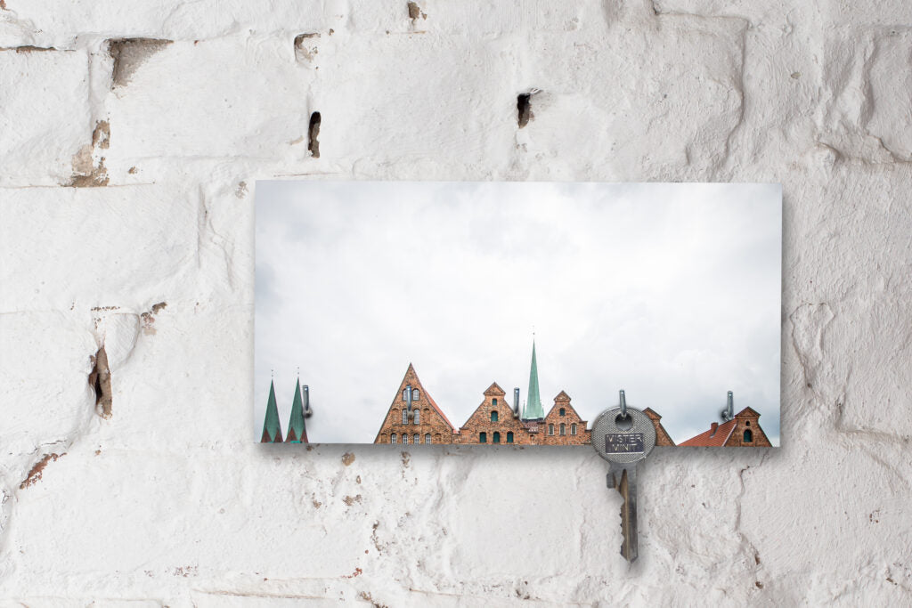 Schlüsselbrett auf Holz - Lübeck - Häuser & Turmspitzen
