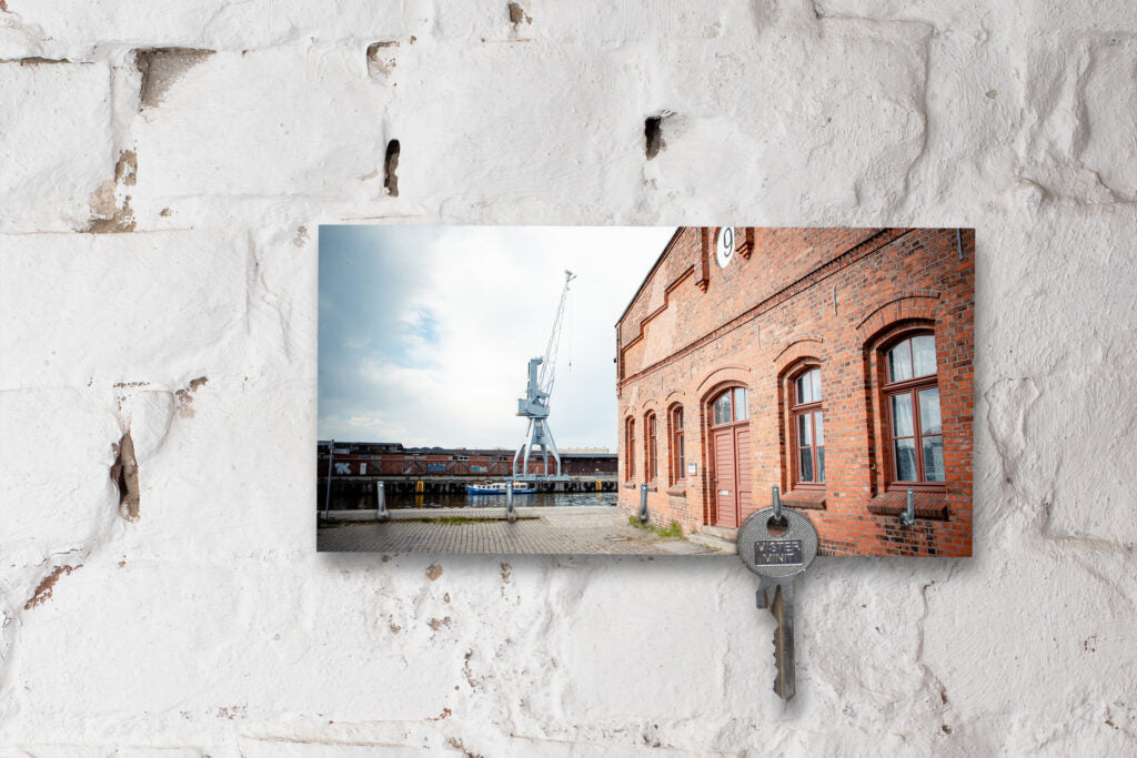 Schlüsselbrett auf Holz - Lübeck - Hafenschuppen 9