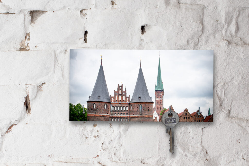Schlüsselbrett auf Holz - Lübeck - Holstentor & St. Petri Kirche