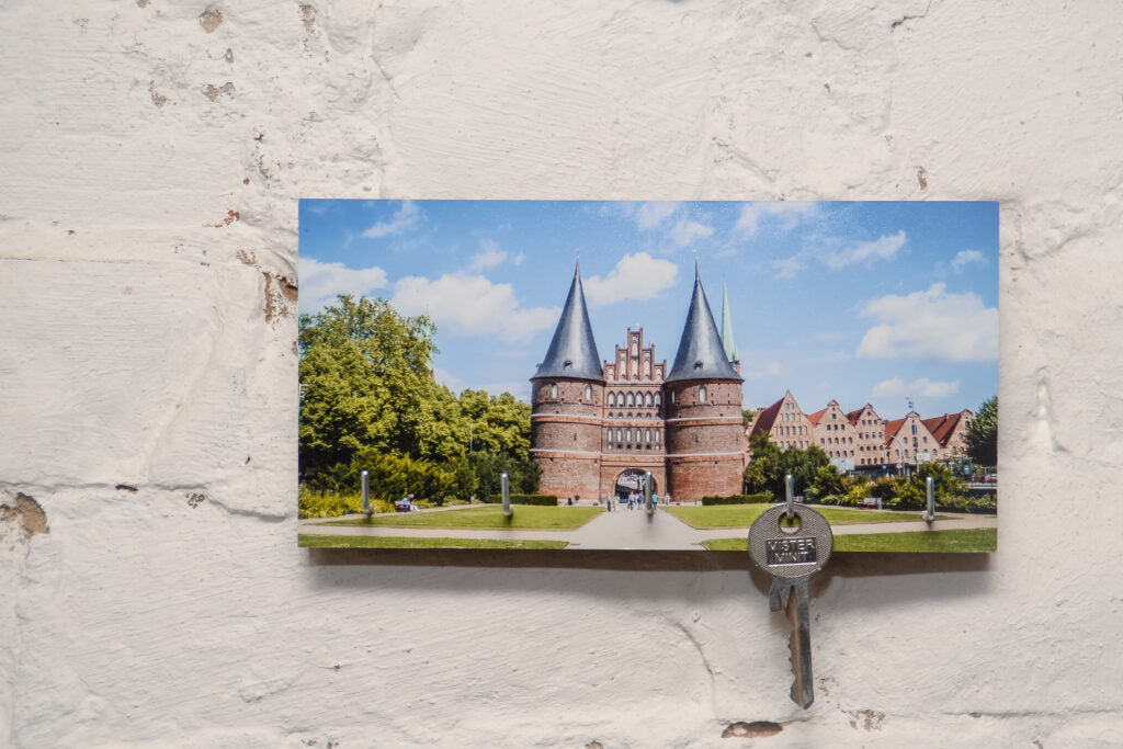Schlüsselbrett auf Holz - Lübeck - Holstentor