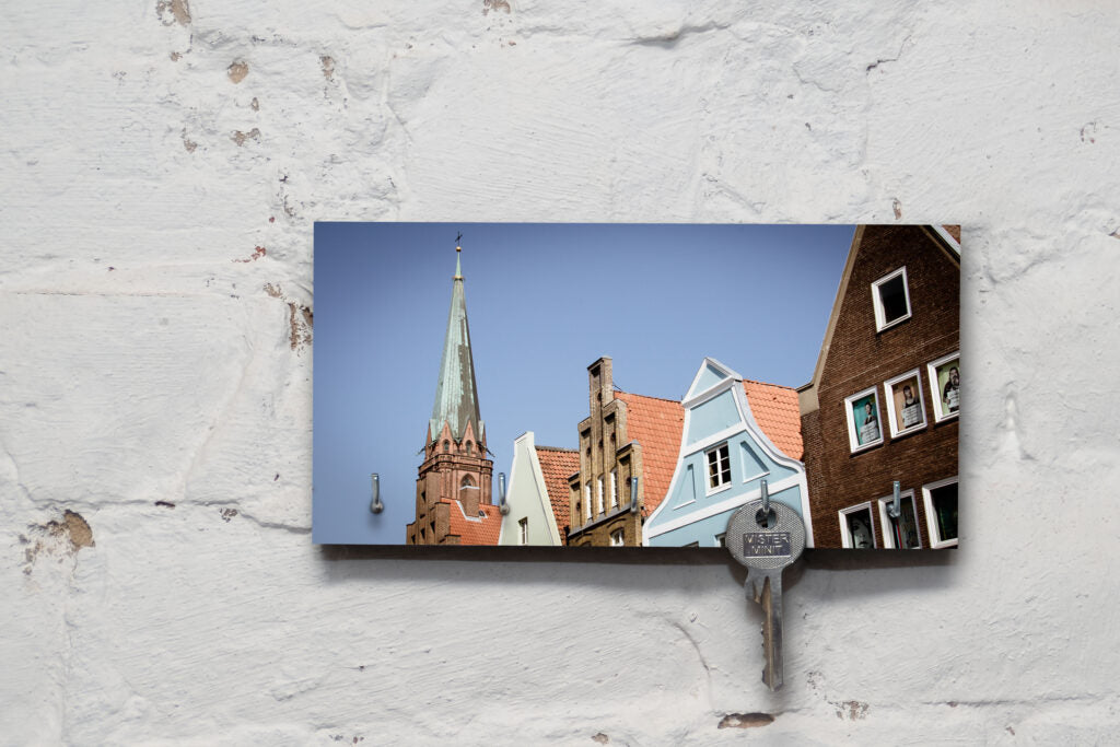 Schlüsselbrett auf Holz - Lüneburg - Kirchturm & Bunte Giebel