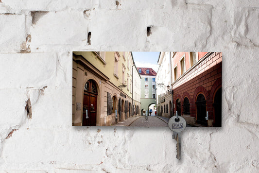 Schlüsselbrett auf Holz - Passau - Altstadt Gasse