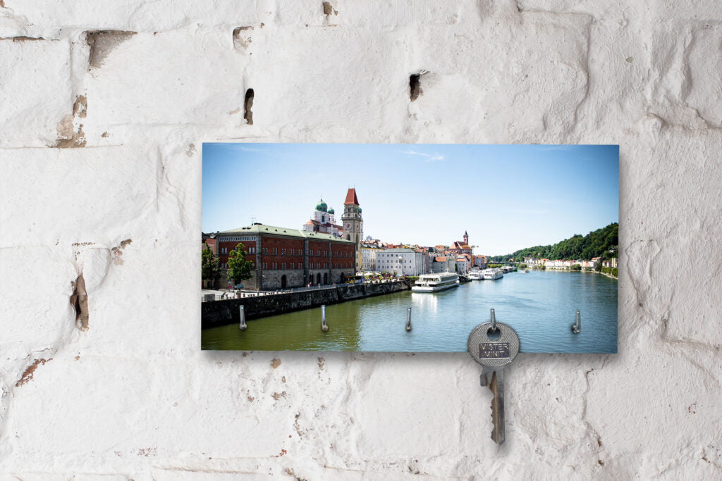 Schlüsselbrett auf Holz - Passau - Anlegestelle St. Paul
