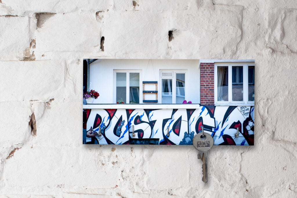 Schlüsselbrett auf Holz - Rostock - Graffiti