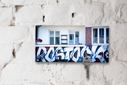 Schlüsselbrett auf Holz - Rostock - Graffiti